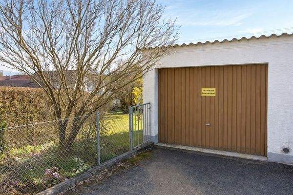 Garage oberhalb des Hauses