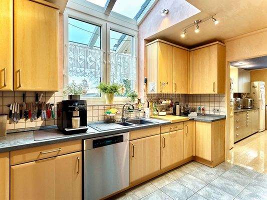 Küche EG re - Verbessert - (KI generiert)