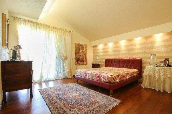 Hauptschlafzimmer mit Ankleide