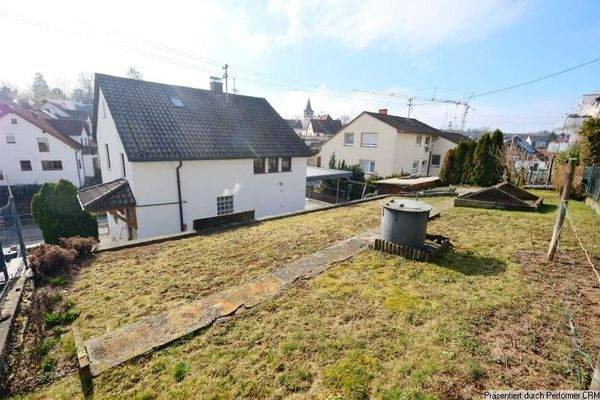 Gartenebenen hinter dem Haus