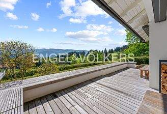 Sonnenterrasse und Ausblick zur Nagelfluhkette