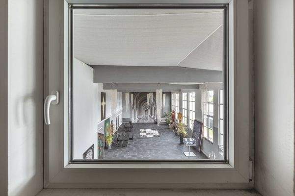 Blick aus der Diele in den Ausstellungsraum