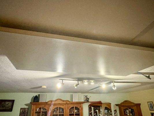 Decke mit Infrarotplattenstrahler