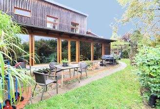 Außenansicht mit Terrasse