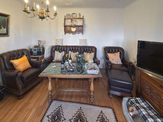 11. Wohnzimmer der Einliegerwohnung im EG.jpg