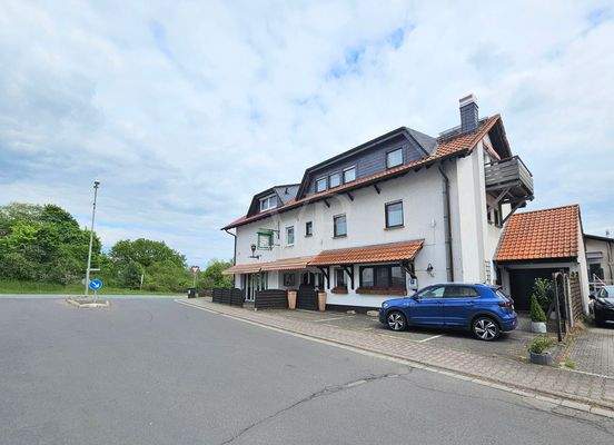 Hausansicht - weitere Stellplätze