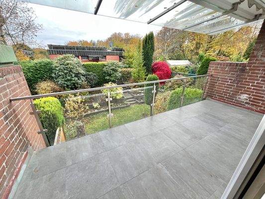 überdachter Balkon im EG