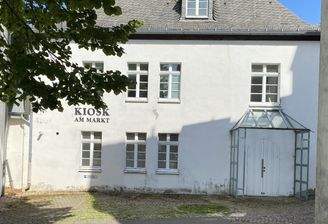 Hausseite mit Zugang zum Gewölbekeller