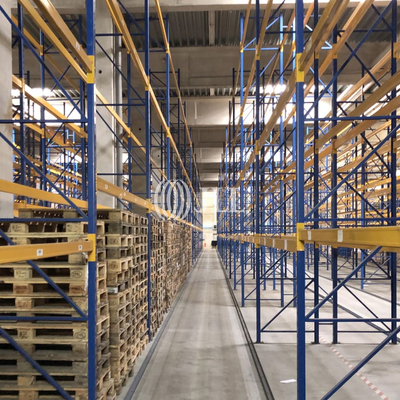 Innenansicht Halle - JLL