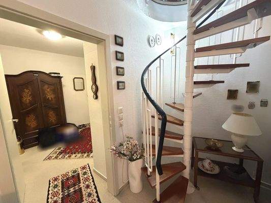 Flur mit Aufgang zum Studio