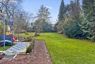 Großer, rückwärtiger Südgarten