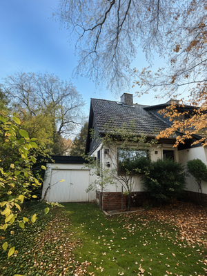 Ansicht Haus mit Garage