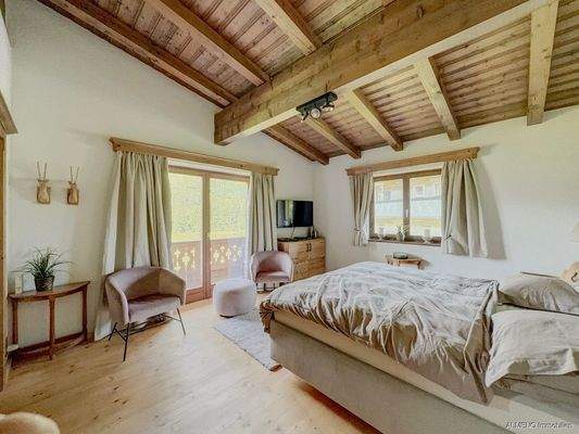 Wohnen in den Kitzbühler Alpen im Tirolerlandhausstil (17)