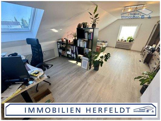 Lichtdurchflutetes Wohnzimmer