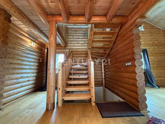 Treppe zum OG sowie KG