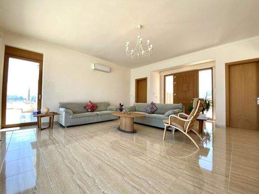 Luxusvilla zum Verkauf in Tsivaras mit Meerblick