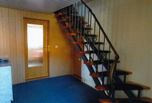 Flur im EG mit Teppenaufgang