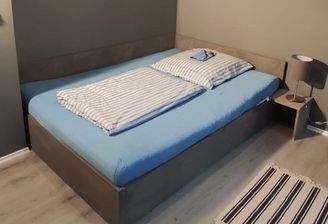 1. großes Bett im Zimmer.jpg