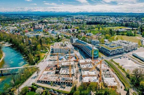 Vogelperspektive mit Alpenblick