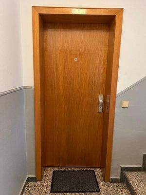 Wohnungseingangstür_1.OG_Rechts_WE_4