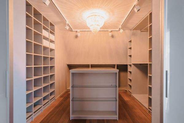 hochwertiges Ankleidezimmer