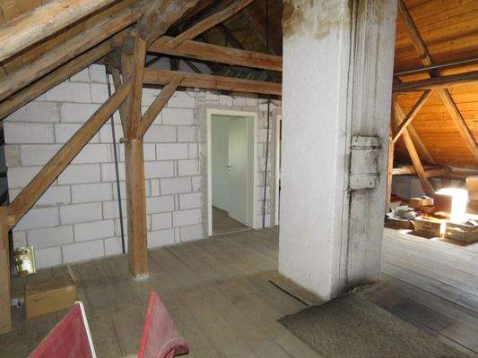 teilweise ausgebauter Speicher 