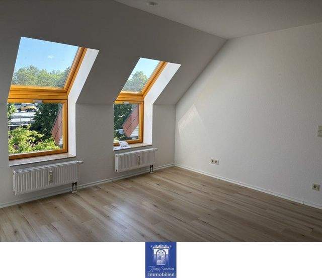 Gemütliche Dachgeschoss-Maisonette-Wohnung in zentraler Lage! - Photo 2