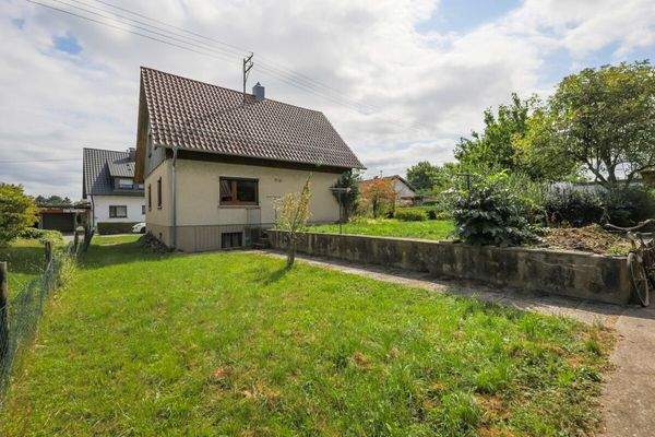 Rückansicht mit Garten 