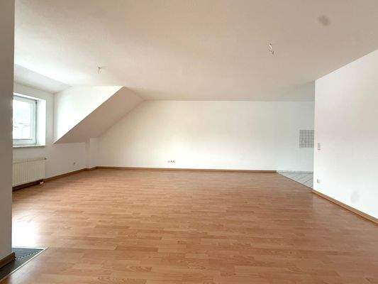 Einladendes offenes Wohnzimmer