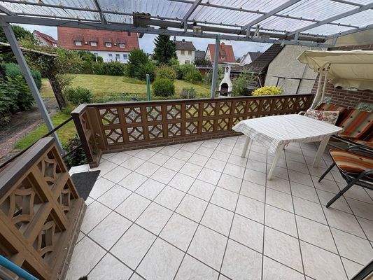 Blick von der Terrasse in den Garten