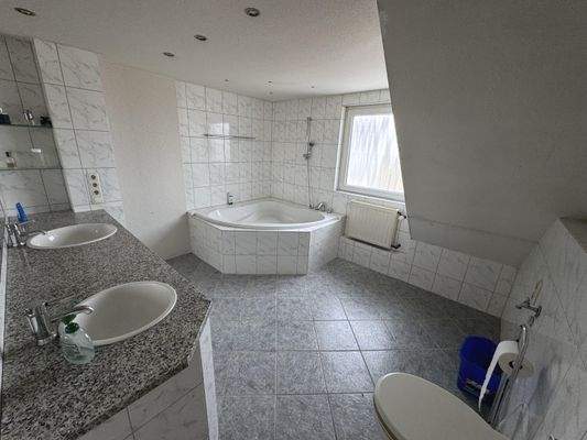 Badezimmer Dachgeschosswohnung