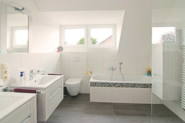 Haus-Sorgenfrei--Ferienwohnung-7-Vollbad-OG-(2)