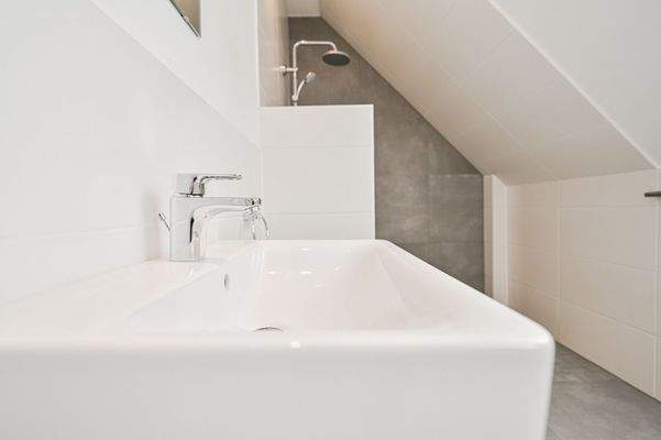 Bad mit ebenerdiger Dusche