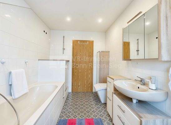 Badezimmer OG li - (KI generiert)