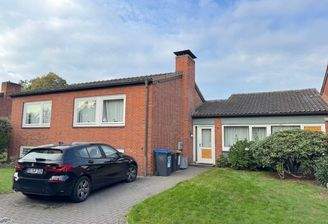 Vorderansicht mit Stellplatz