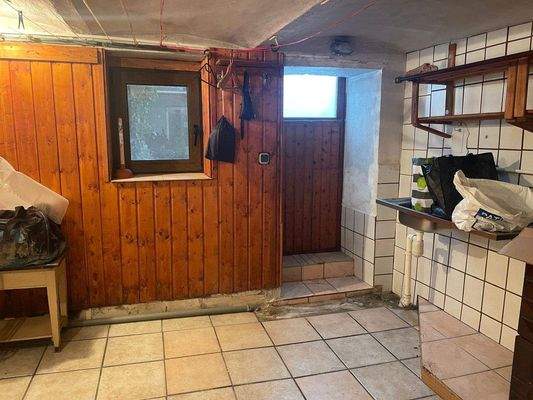 KG: Hofausgang von Waschküche