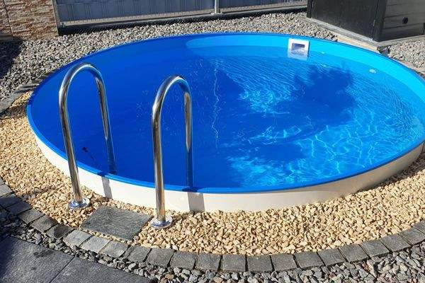 Toller Pool im Außenbereich