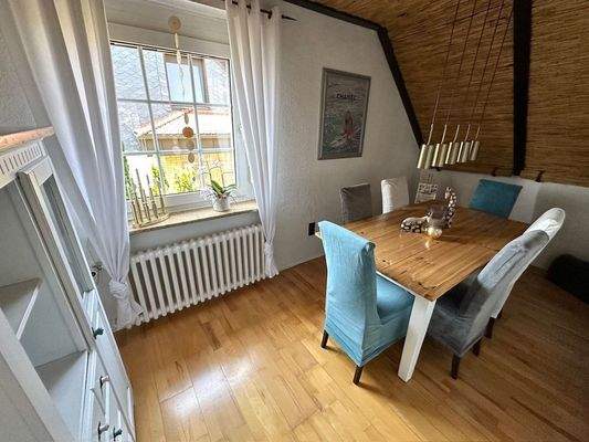 Gemütlicher Essbereich (DG)