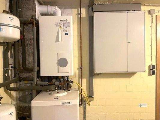 Gas Zentralheizung + Sicherungskasten