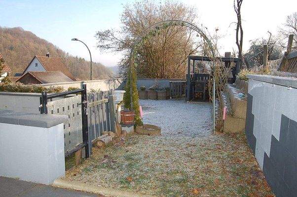 07 Grundstück mit Grill-Feuerecke.JPG