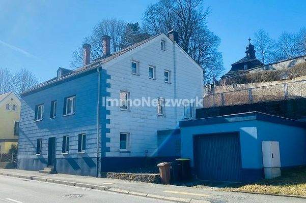 Front seitlich Straßenansicht