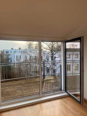 Zutritt vom Wohn- und Essbereich auf die Terrasse