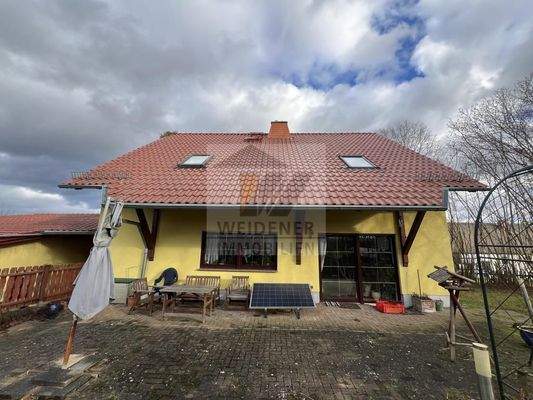 Rückansicht mit Terrasse