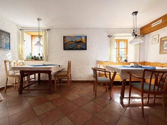 Extrastube oberhalb der Ausschank / Bar