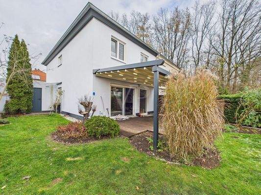 Hausansicht vom Garten 