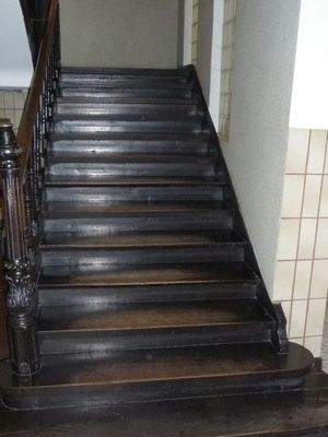 imposantes Treppenhaus, Bild 1