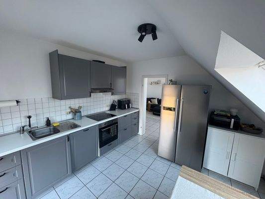 Moderne graue Küche