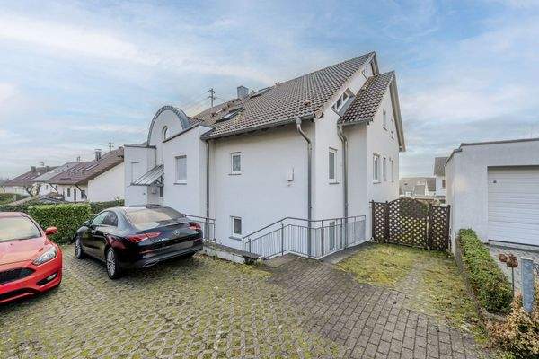 Außenansicht mit Hauseingang