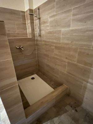 mit bodentiefer Dusche