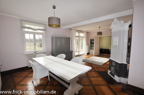 20-Wohnzimmer Vorderhaus.JPG
